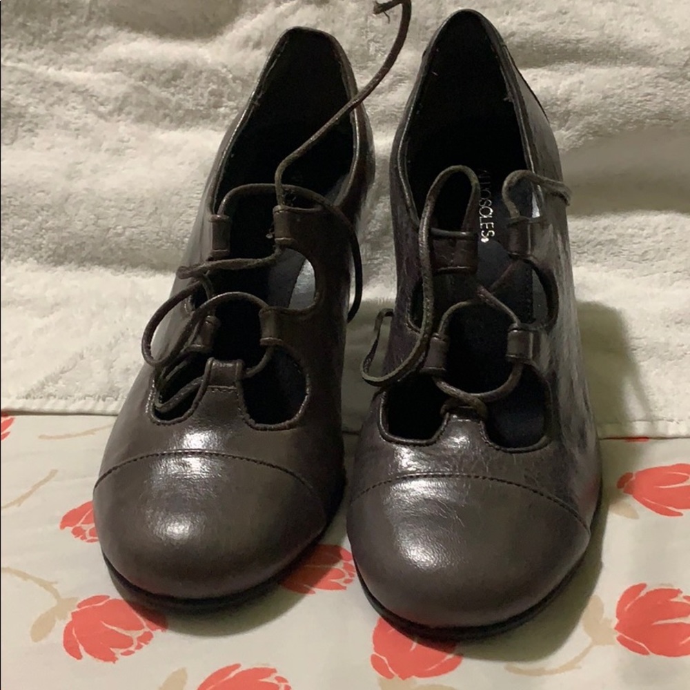 Grey aerosoles heels